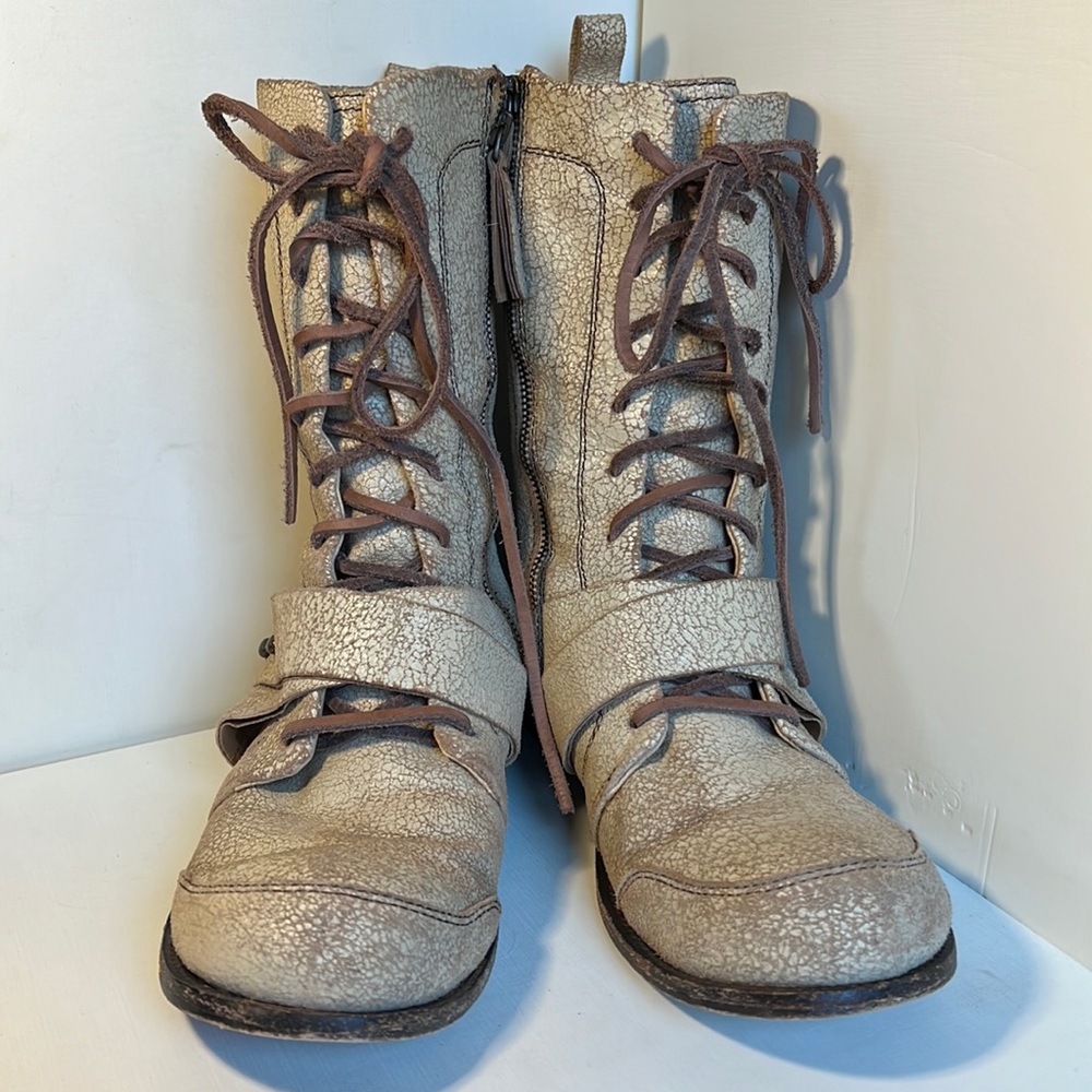 Gee WaWa cream crackle-leather combat boots
